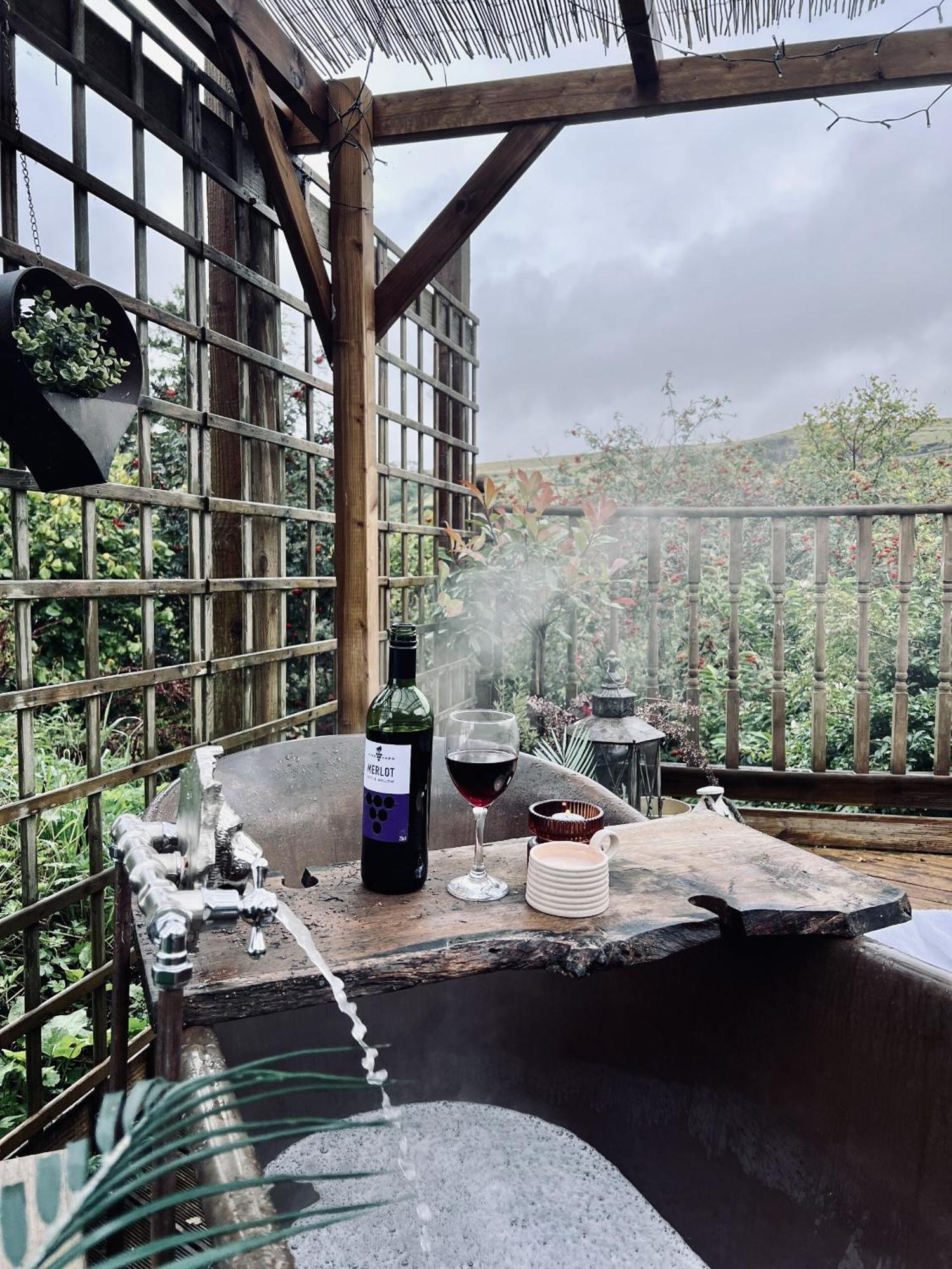 1 - Ein Trysor Cudd - Outdoor Bathtub - Incredible Views Villa Pont Sticill Екстериор снимка